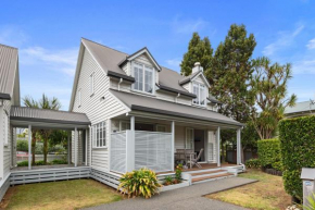 Sandy Jandal - 3-5 Bedroom - Russell Cottages